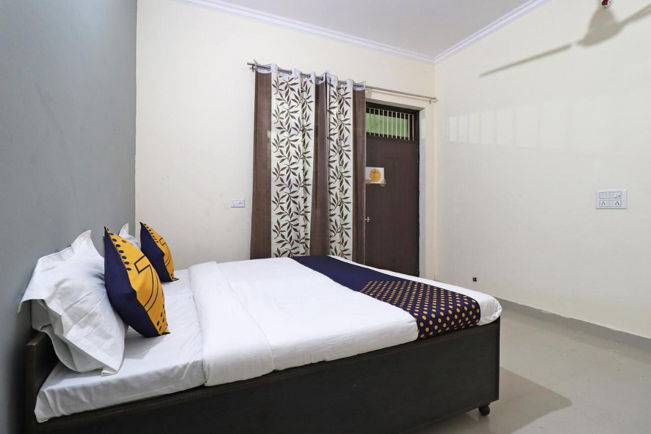 Spot On 61716 Rao Hotel Garhi Harsaru Exterior photo