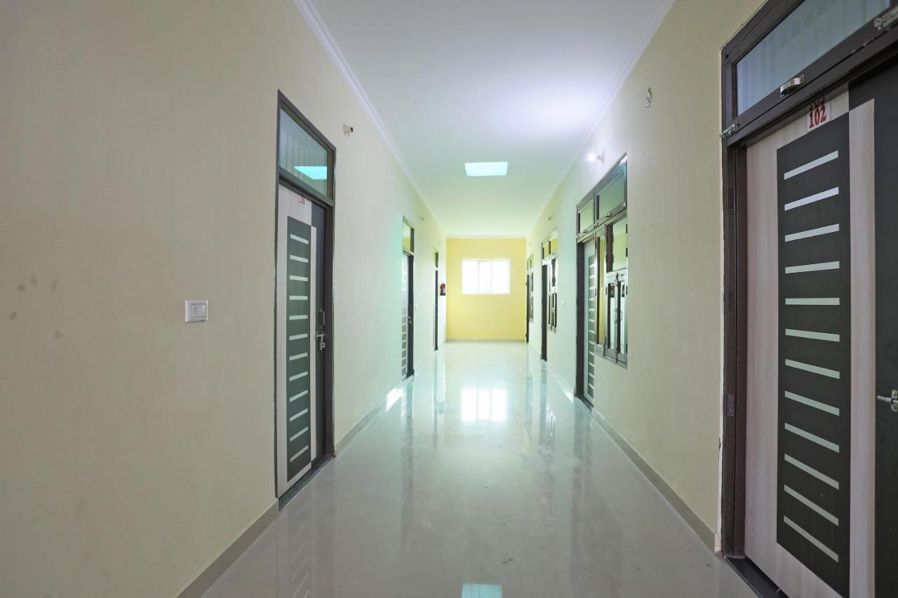 Spot On 61716 Rao Hotel Garhi Harsaru Exterior photo