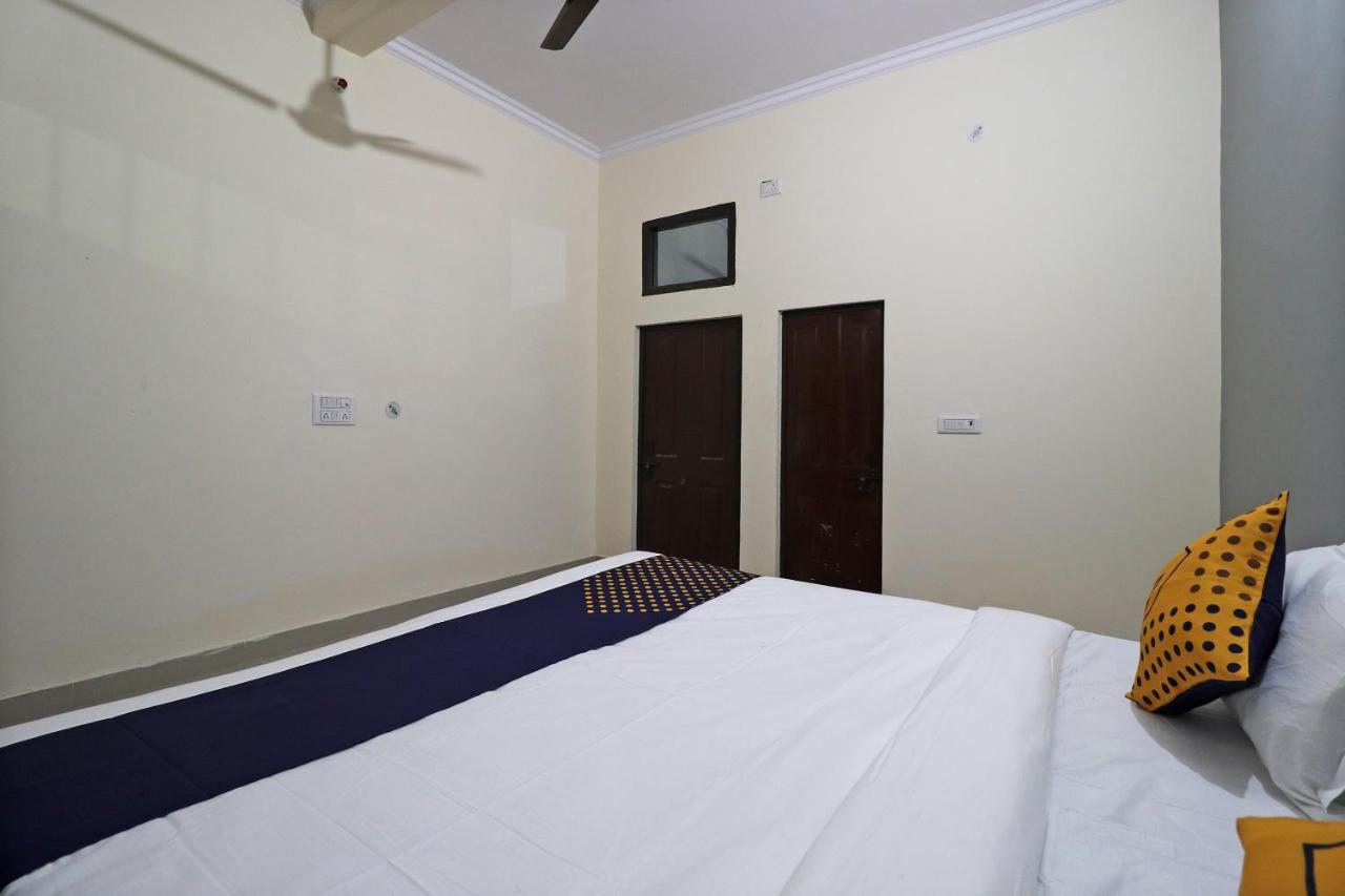 Spot On 61716 Rao Hotel Garhi Harsaru Exterior photo